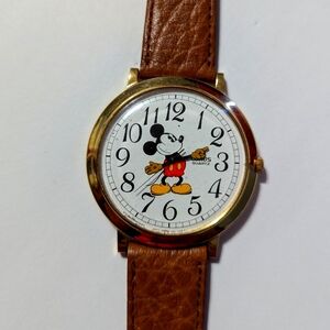(940)VINTAGE 1980s LARGE DISNEY LORUS QUARTZ V501-0A48 MICKEY MOUSE WATCH